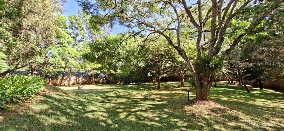 4 Bed House with En Suite in Lavington - 3