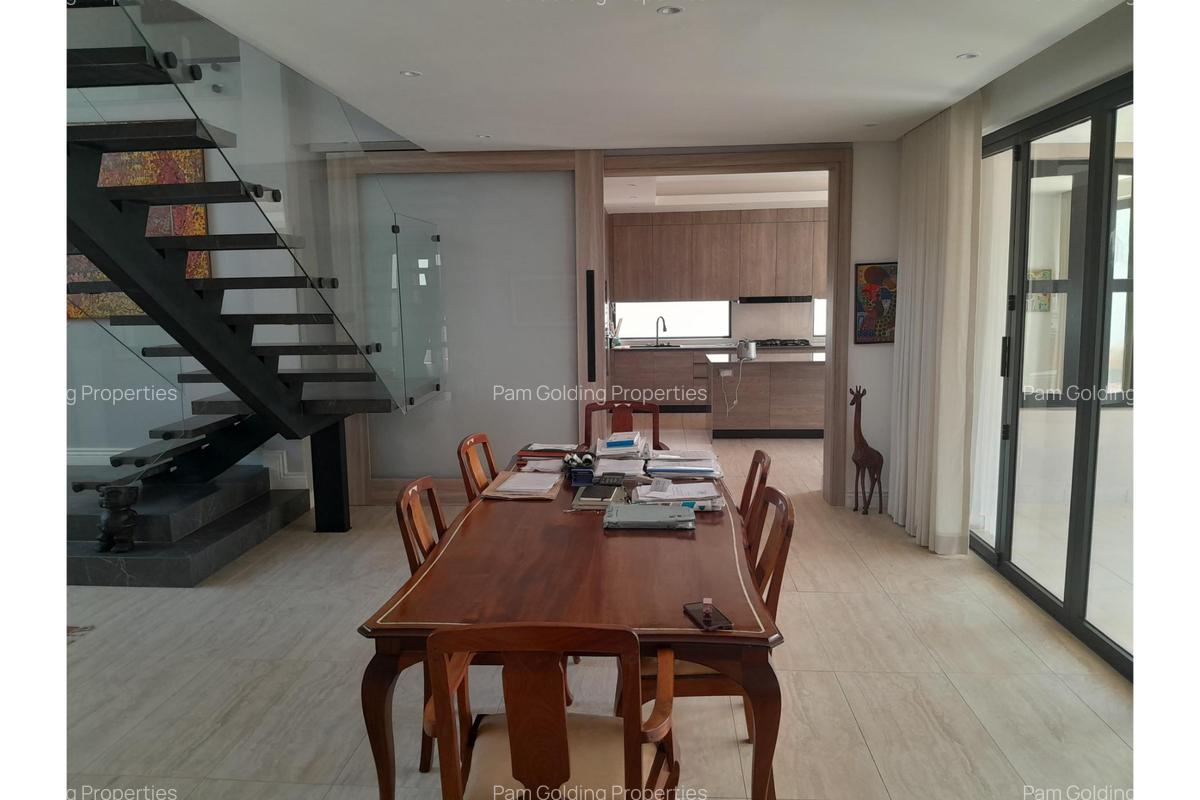 6 Bed Villa with En Suite at Palm Valley - 16