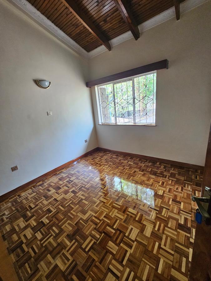 4 Bed Townhouse with En Suite at Lavington - 19