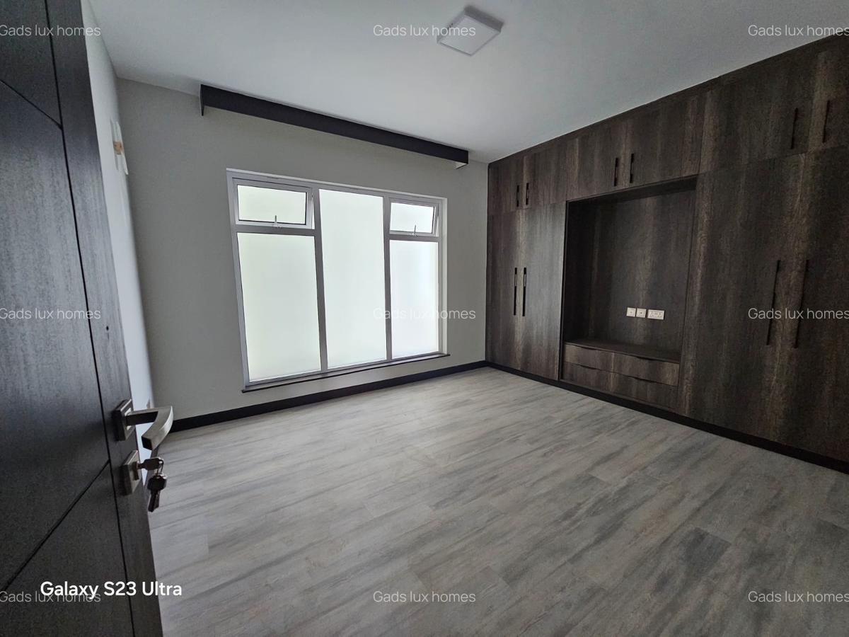 2 Bed Apartment with En Suite at Riverside - 12