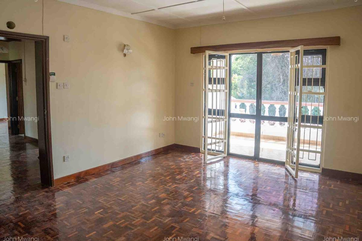 5 Bed House with En Suite in Nyari - 8