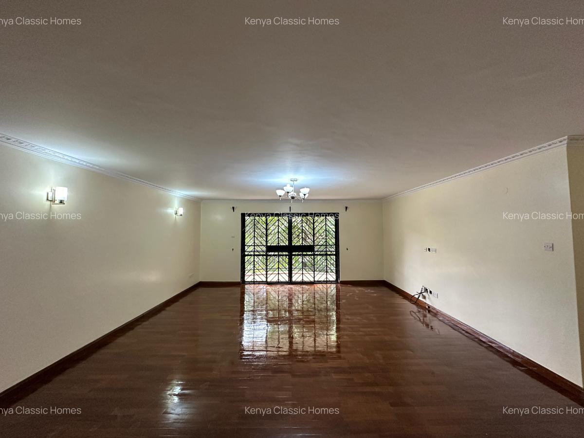 3 Bed Apartment with En Suite at Lavington - 2