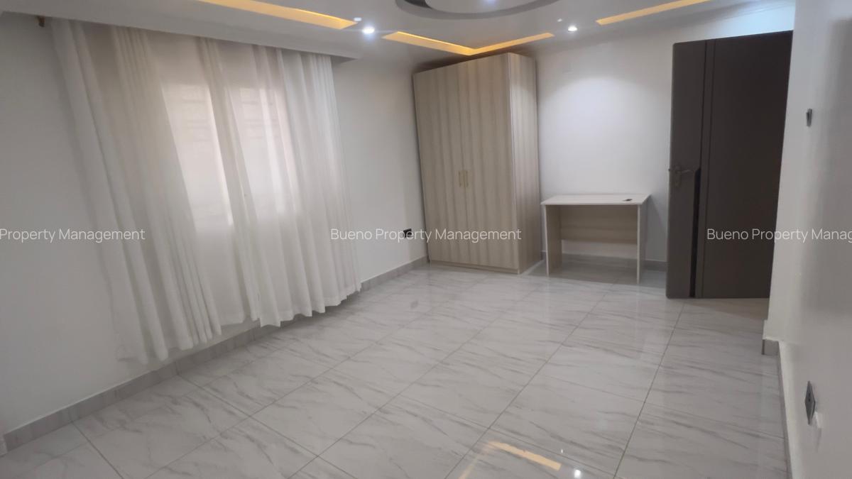 5 Bed House with En Suite at Croton Ridge - 17