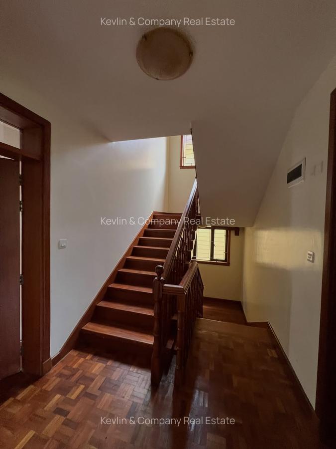 5 Bed Townhouse with En Suite in Lavington - 2