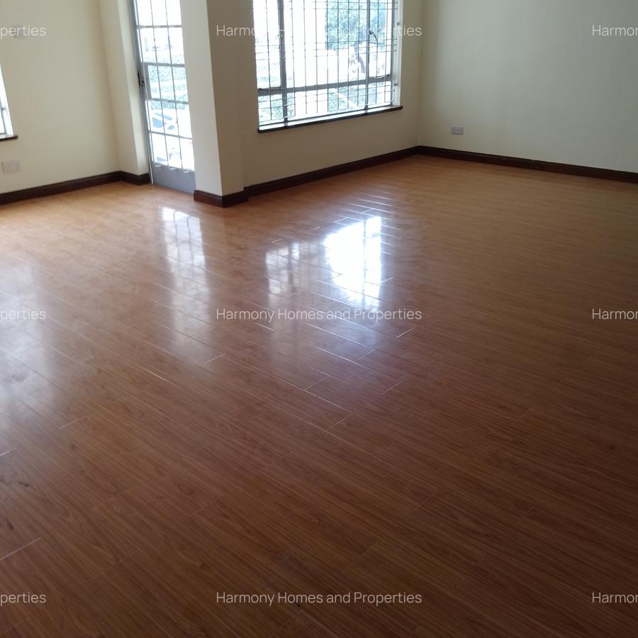 4 Bed Apartment with En Suite at Riverside - 2