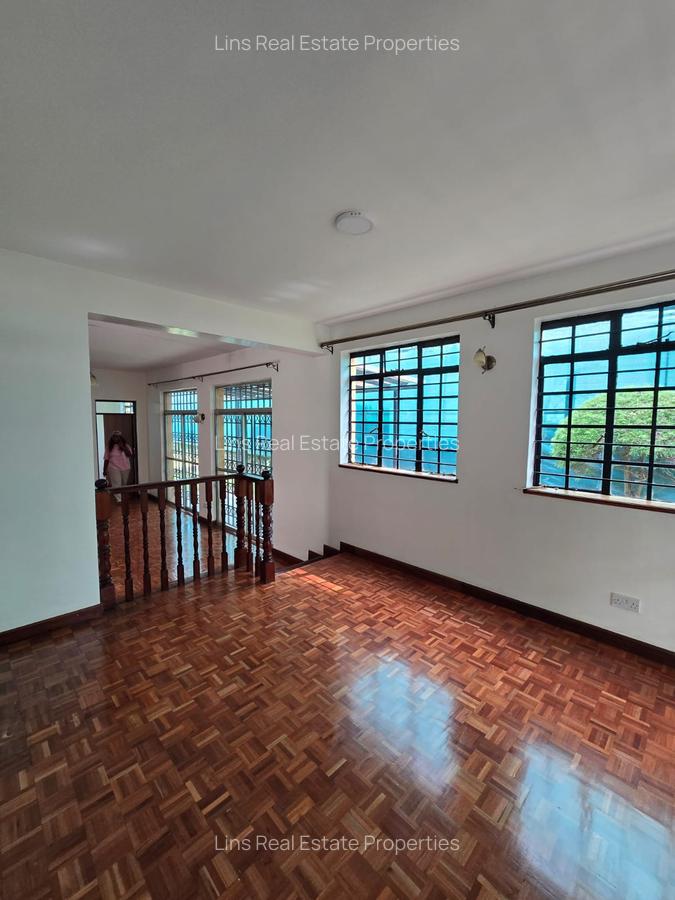 5 Bed Townhouse with En Suite in Lavington - 18