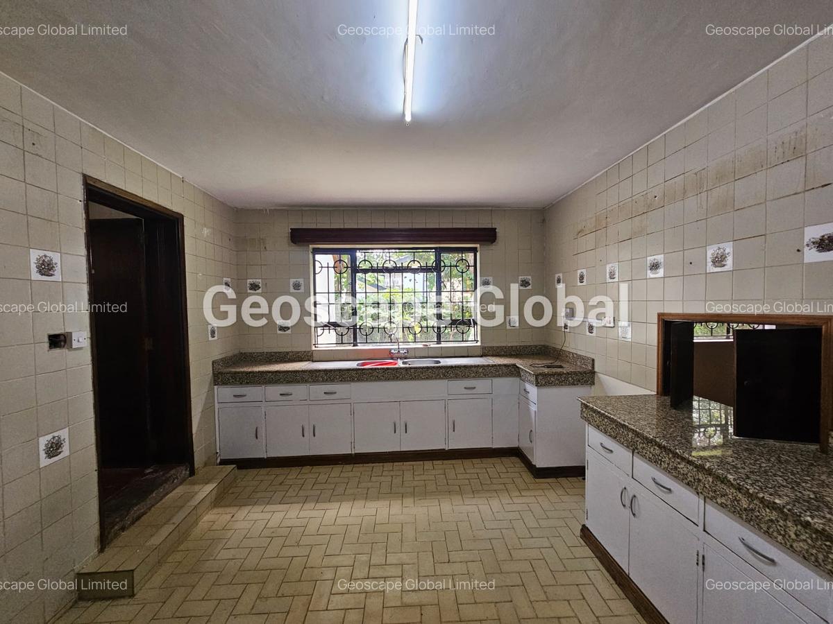 4 Bed House with En Suite in Nyari - 3