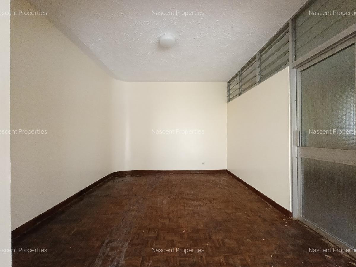 6 Bed House with En Suite in Nyari - 10