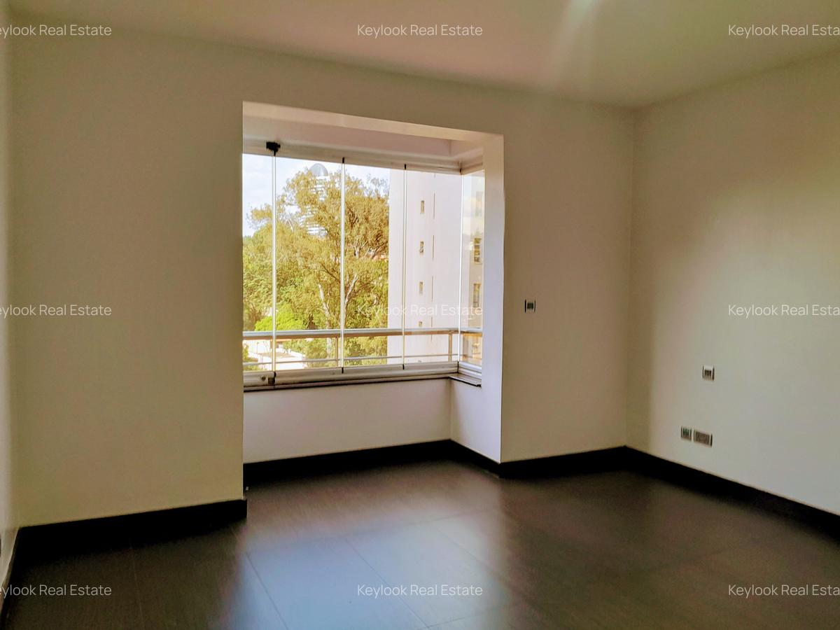 3 Bed Apartment with En Suite at Riverside Drive - 6