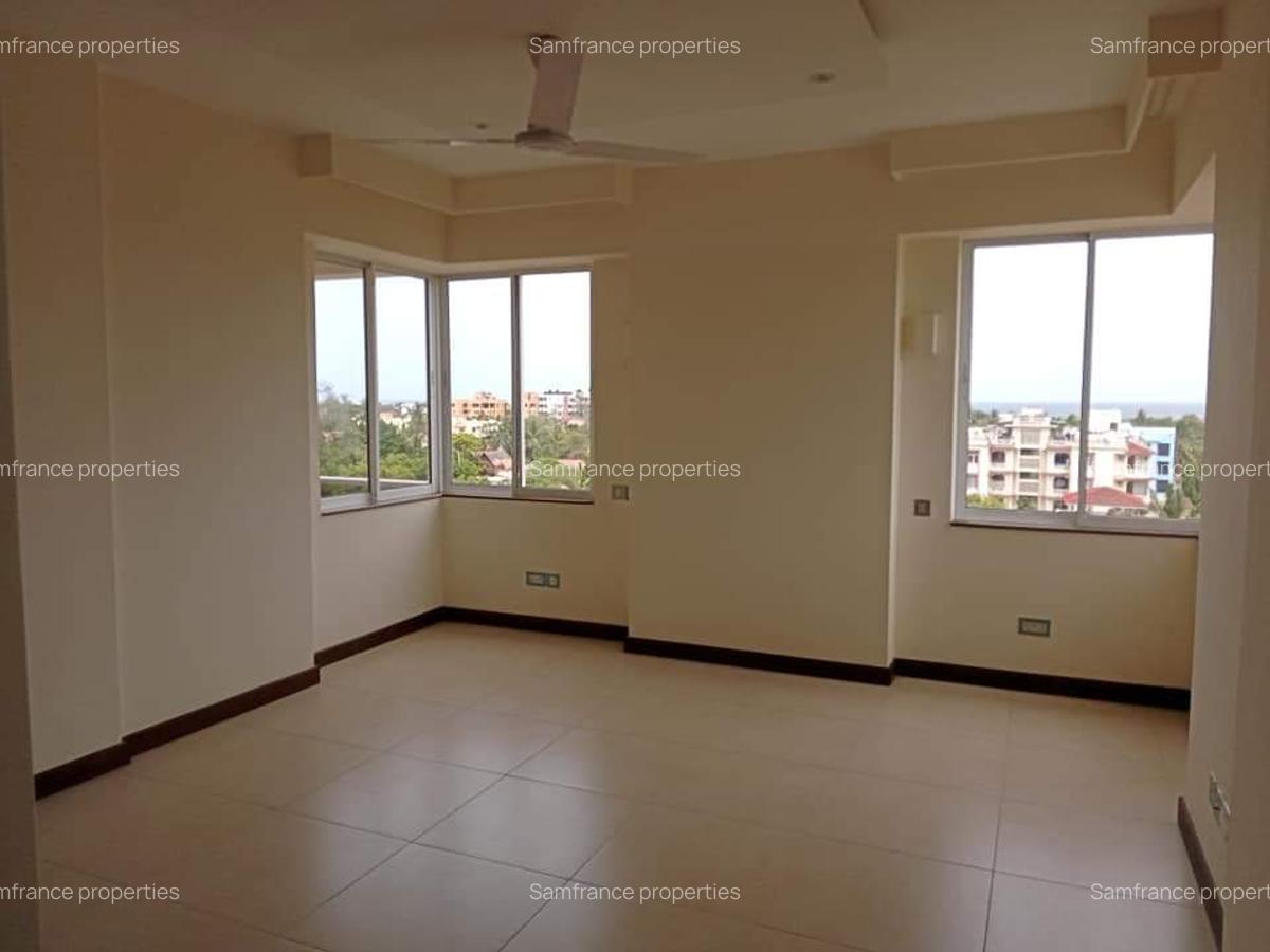Serviced 3 Bed Apartment with En Suite at Citymall - 5