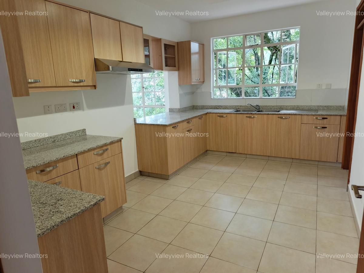 3 Bed Apartment with En Suite at Lavington - 16