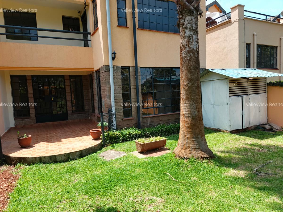 5 Bed Townhouse with En Suite at Lavington - 15