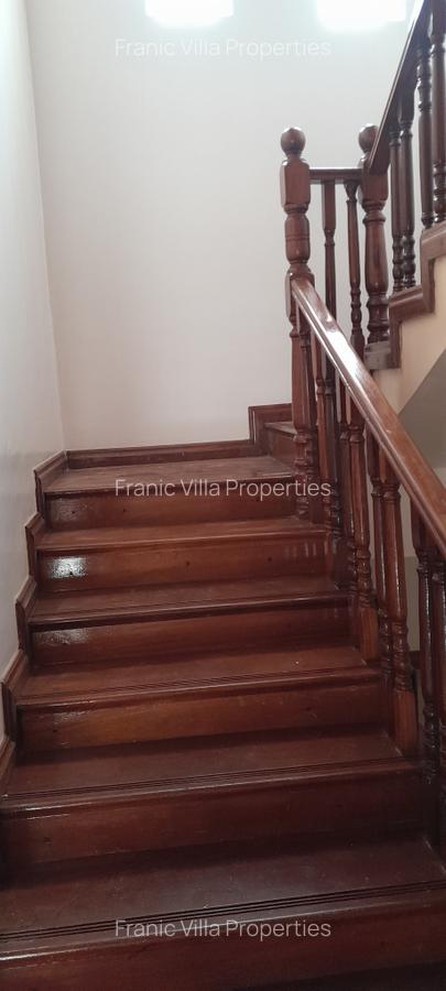 5 Bed House with En Suite at Nyari Central - 10