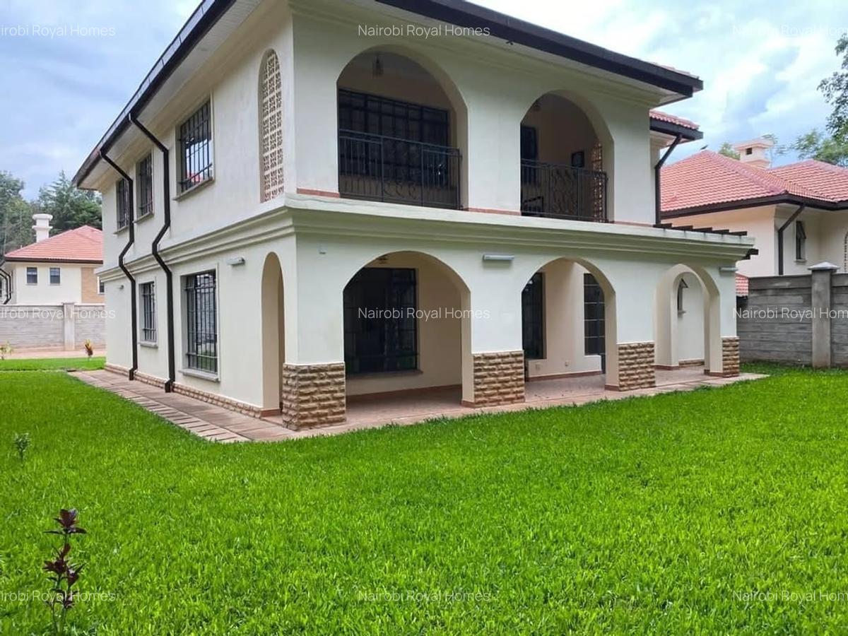 5 Bed Townhouse with En Suite at Lavington Green - 3