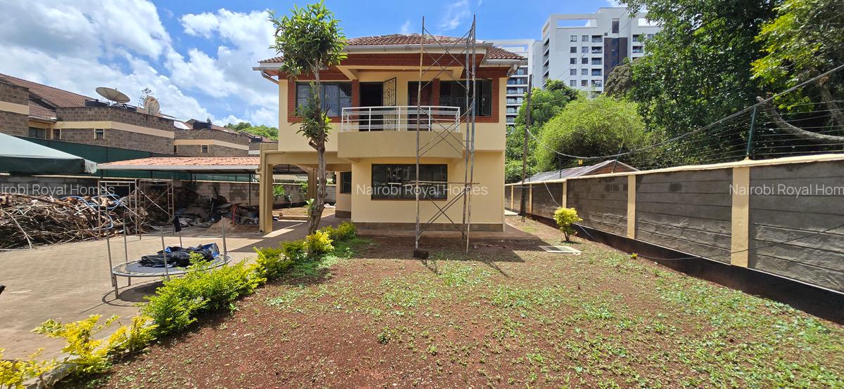 5 Bed Townhouse with En Suite at Lavington Green - 11