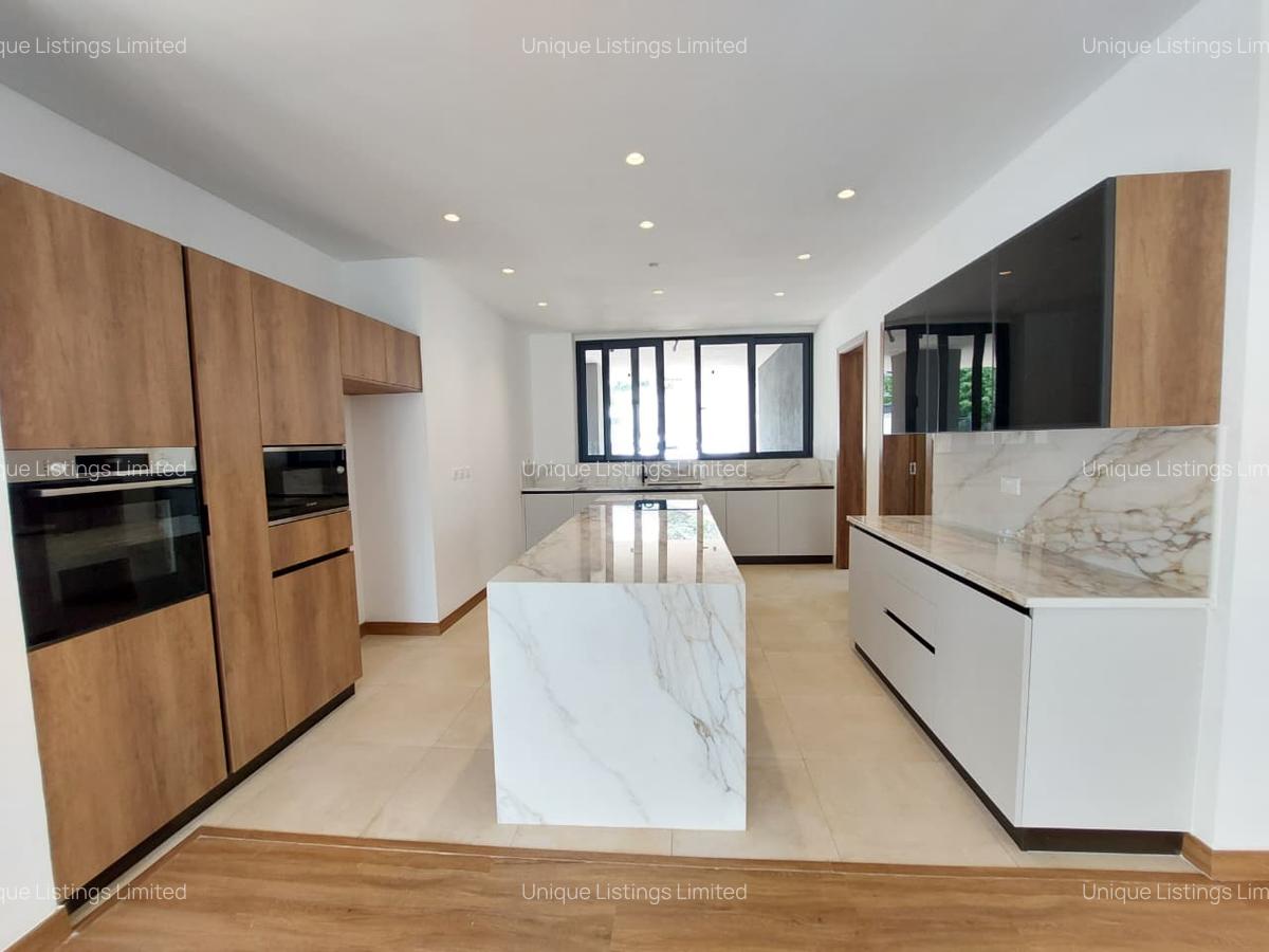 6 Bed House with En Suite in Nyari - 5