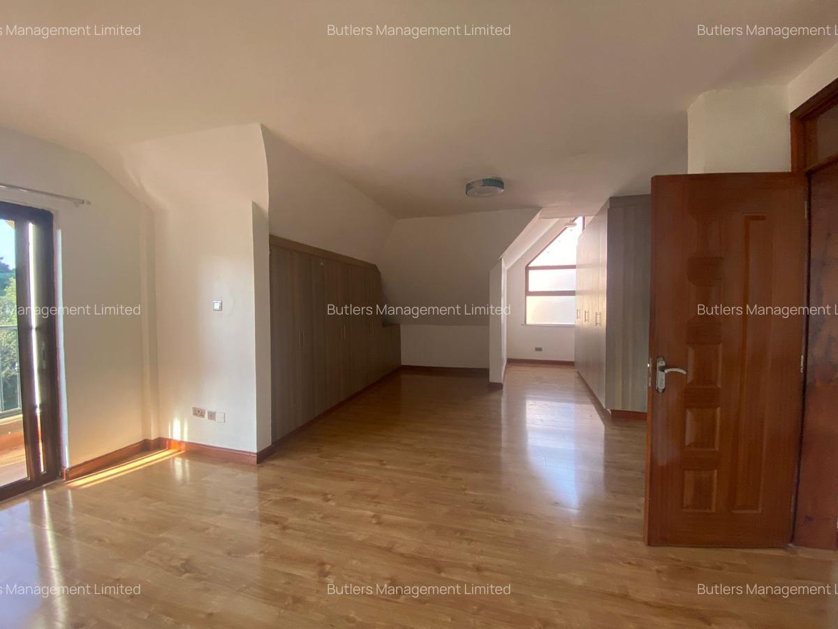 4 Bed Townhouse with En Suite in Redhill - 14