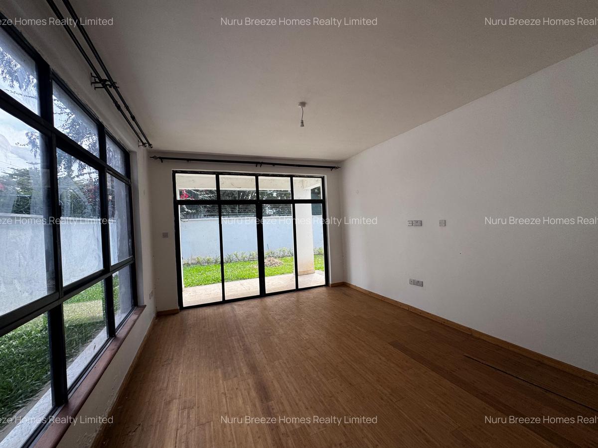 5 Bed Townhouse with En Suite in Lavington - 2