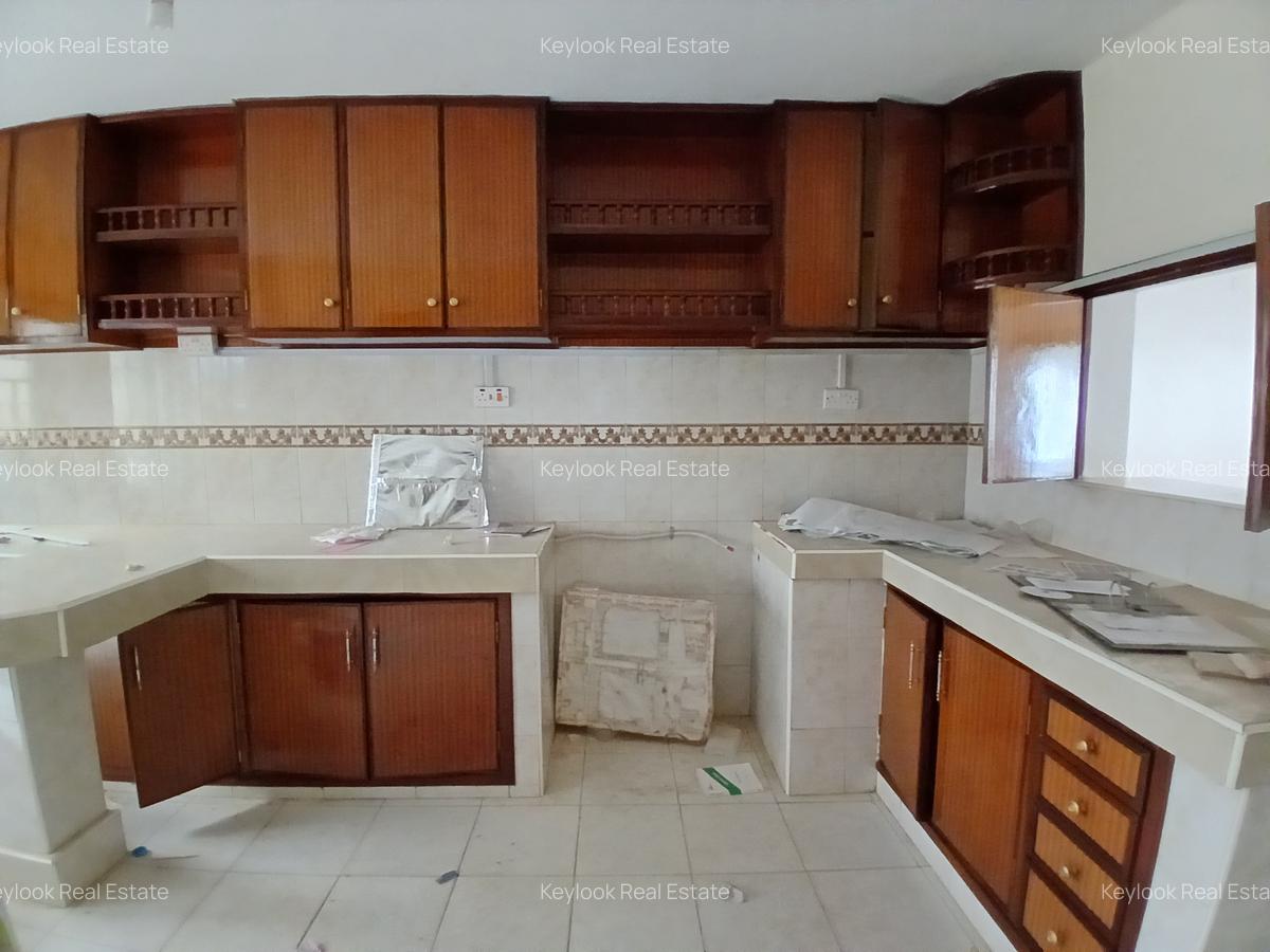 4 Bed Townhouse with En Suite at Lavington Green - 15