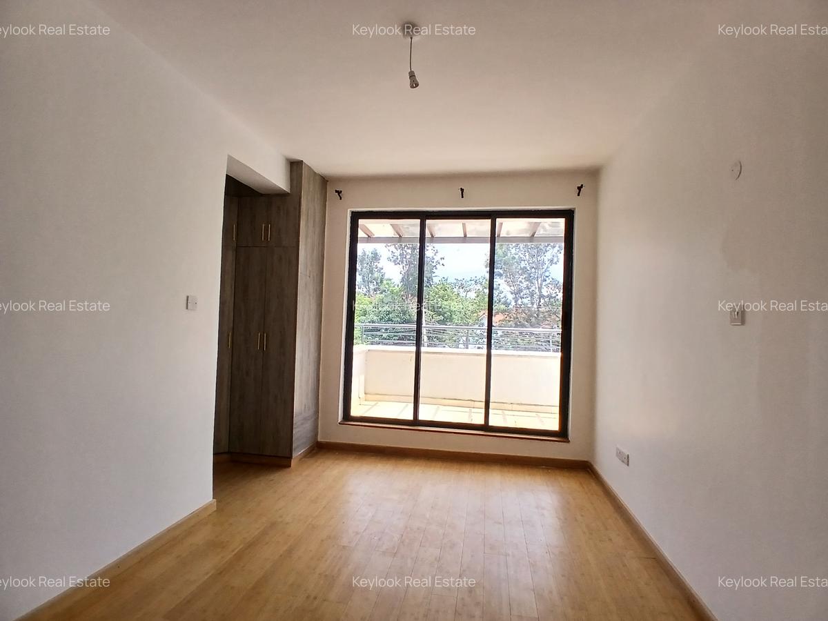 4 Bed Townhouse with En Suite at Lavington Green - 15