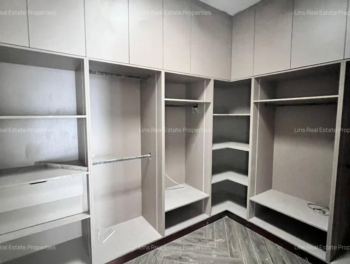 5 Bed House with En Suite in Nyari - 9