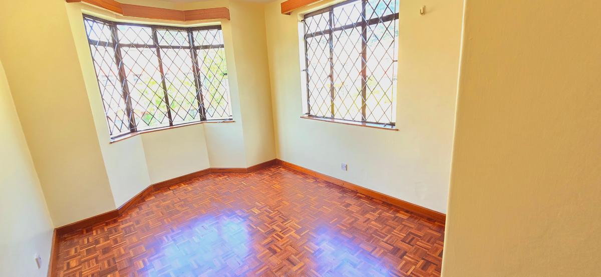 5 Bed Townhouse with En Suite at Convent Drive - 10