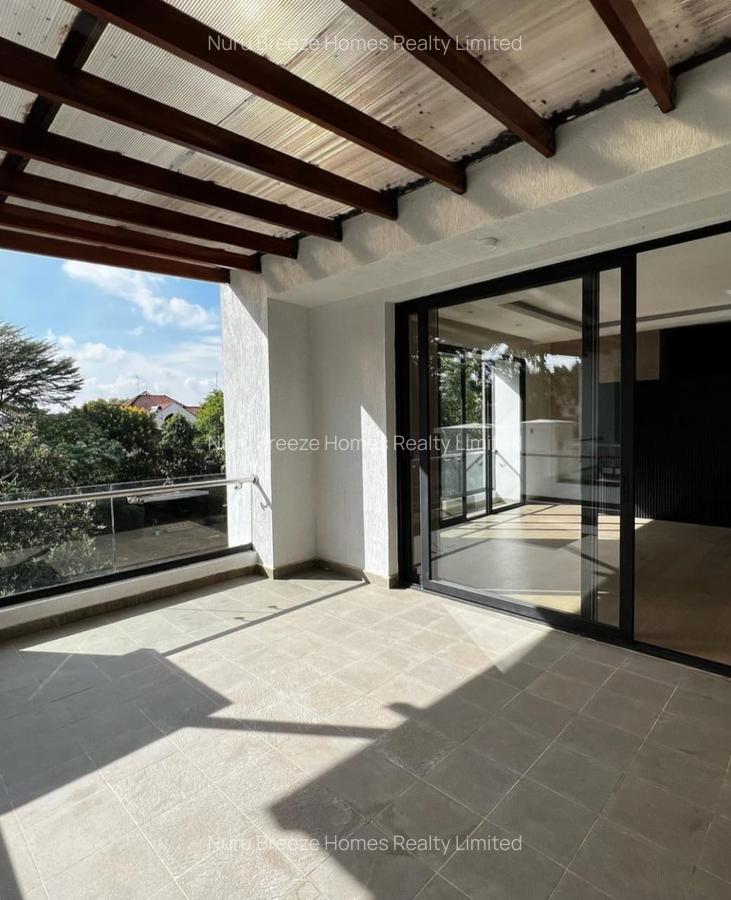 4 Bed Townhouse with En Suite in Lavington - 18