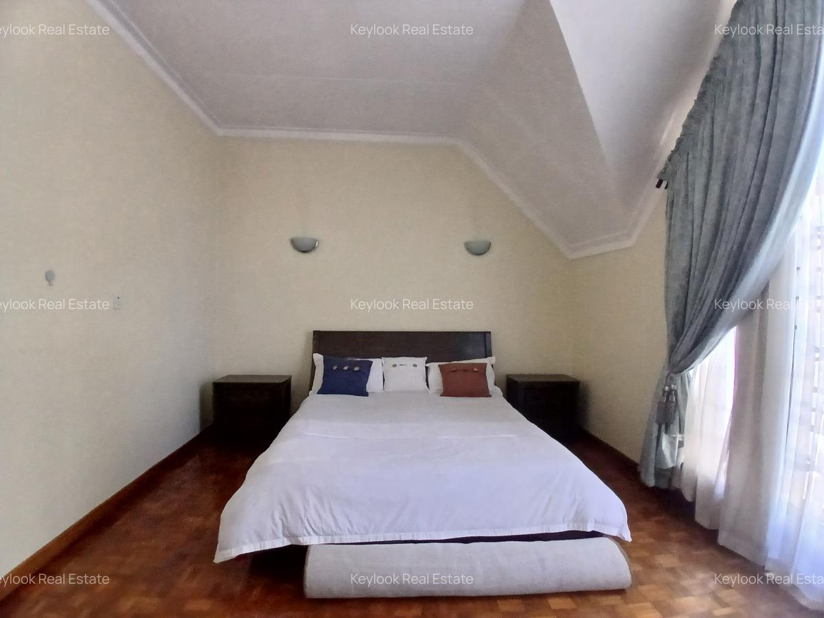 5 Bed Townhouse with En Suite at Lavington - 10