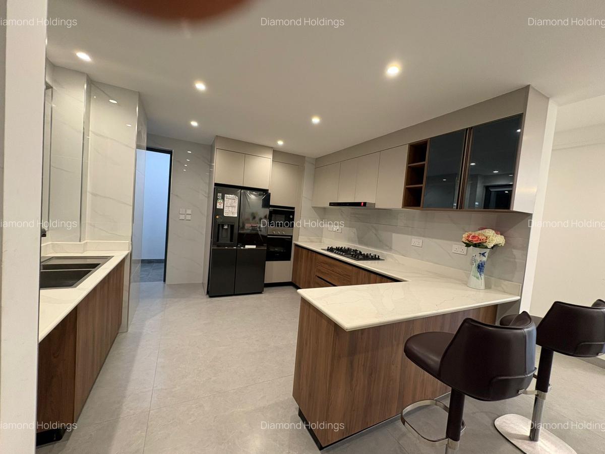 3 Bed Apartment with En Suite in Brookside - 8