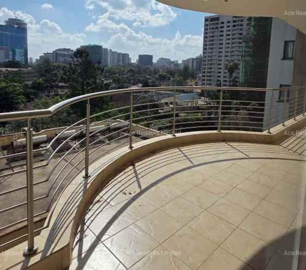 3 Bed Apartment with En Suite at Parklands - 17