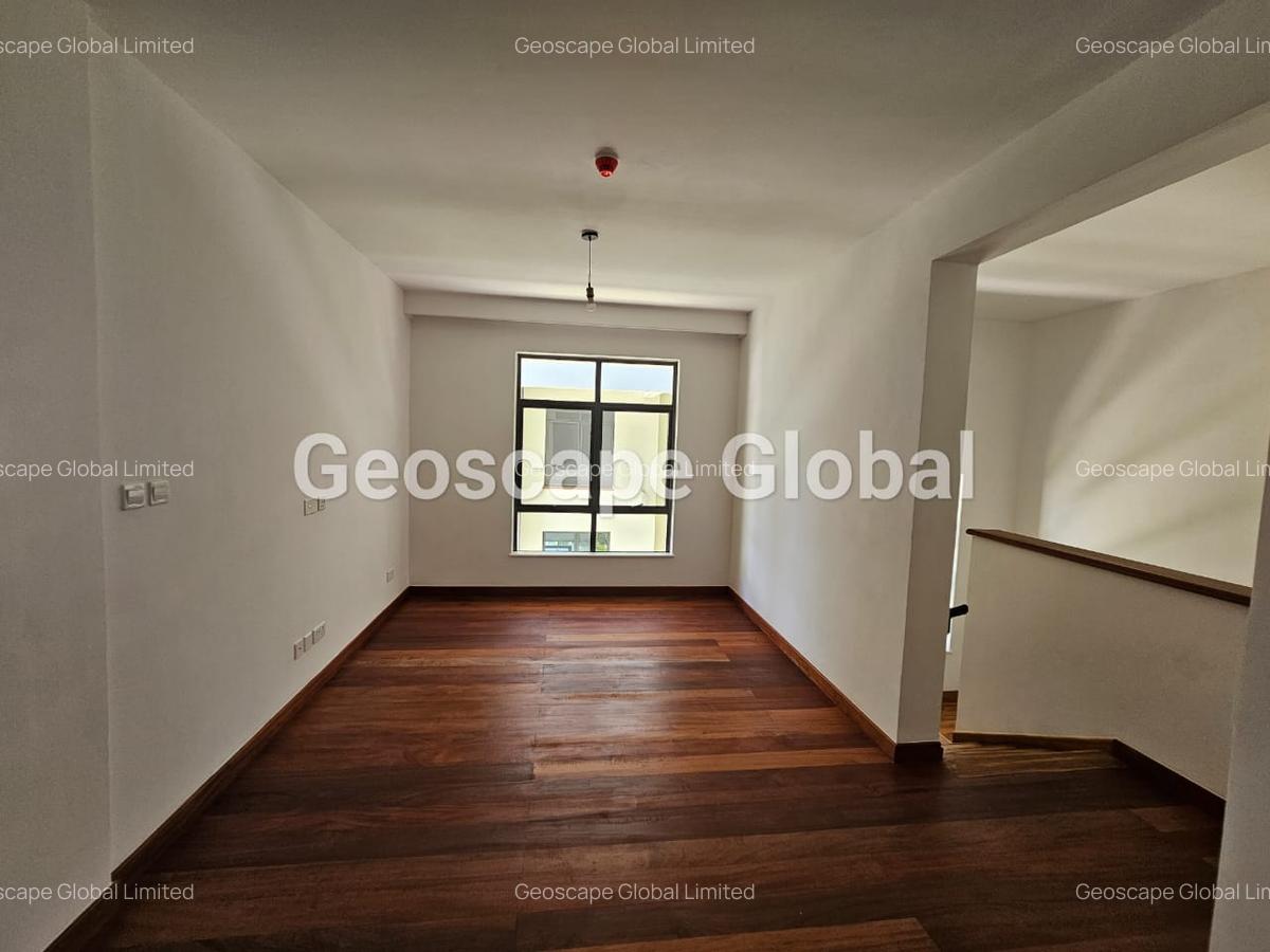 4 Bed Townhouse with En Suite in Rosslyn - 3