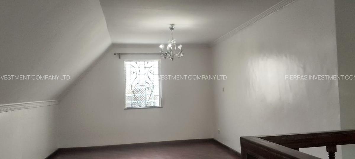 5 Bed Villa with En Suite in Lavington - 12