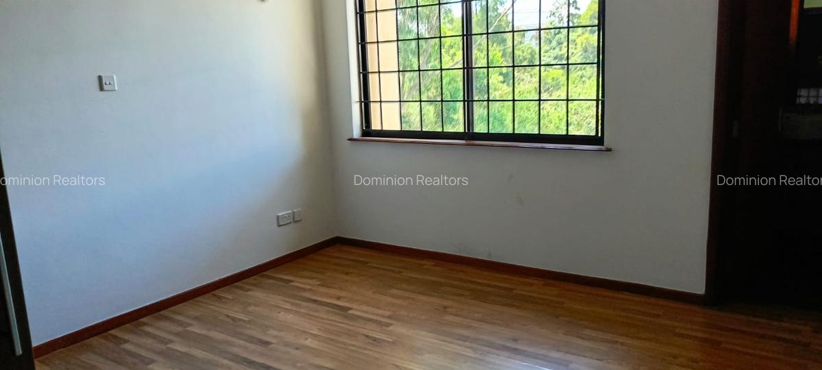 3 Bed Apartment with En Suite in Riverside - 14