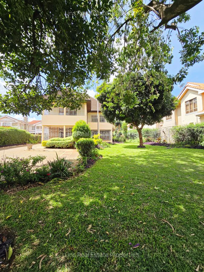 5 Bed House with En Suite in Runda - 16