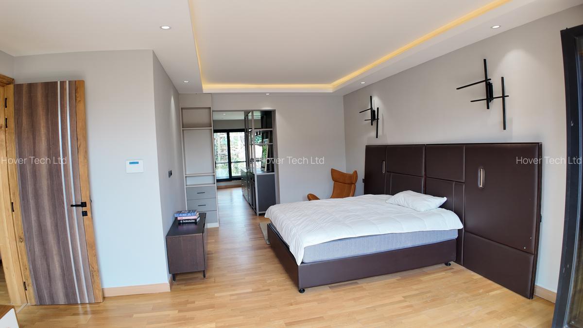 5 Bed Villa with En Suite in Lavington - 1