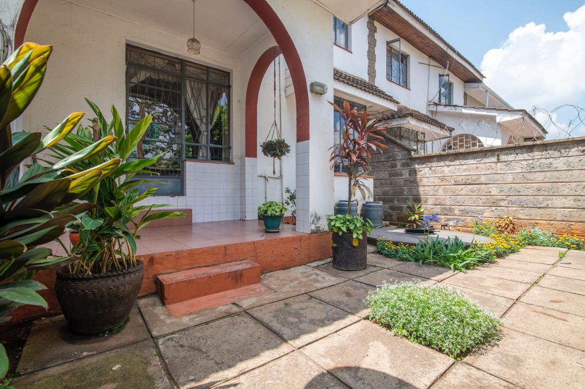 4 Bed Townhouse with En Suite in Langata - 13