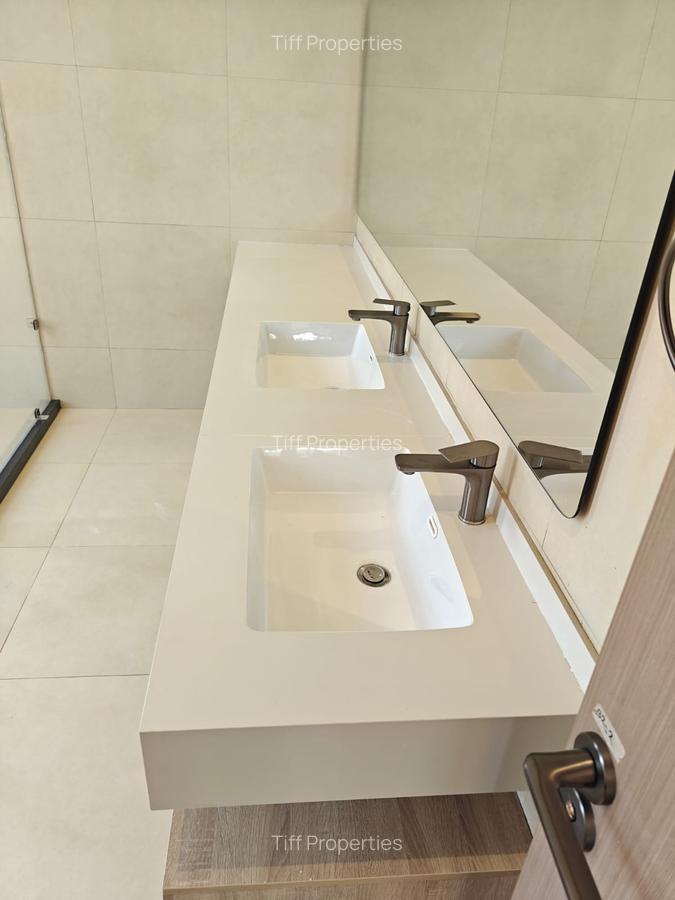 6 Bed House in Nyari - 11