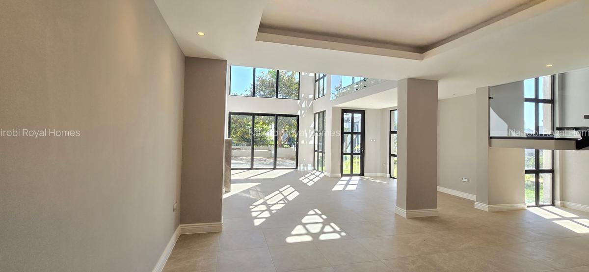 5 Bed Townhouse with En Suite at Palm Valley - 7