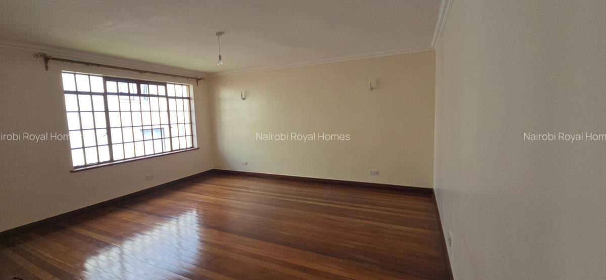 5 Bed Townhouse with En Suite at Lavington - 15