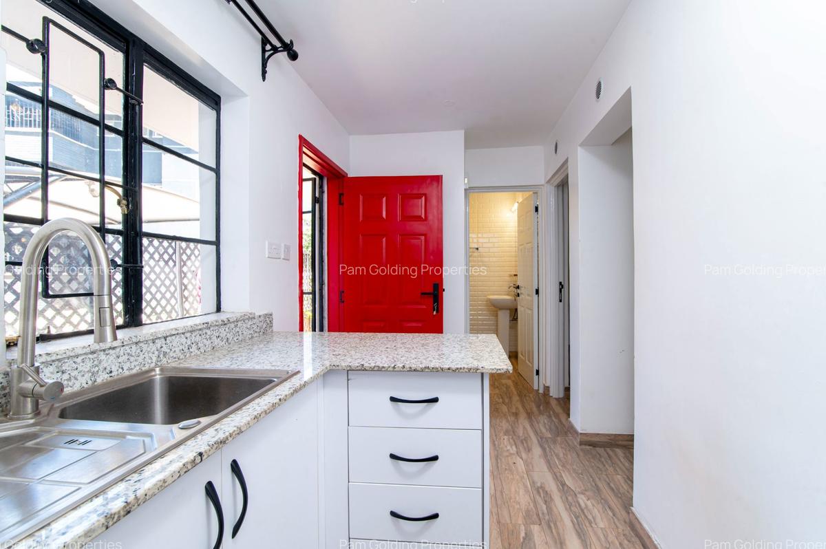 1 Bed Apartment with En Suite in Kilimani - 12