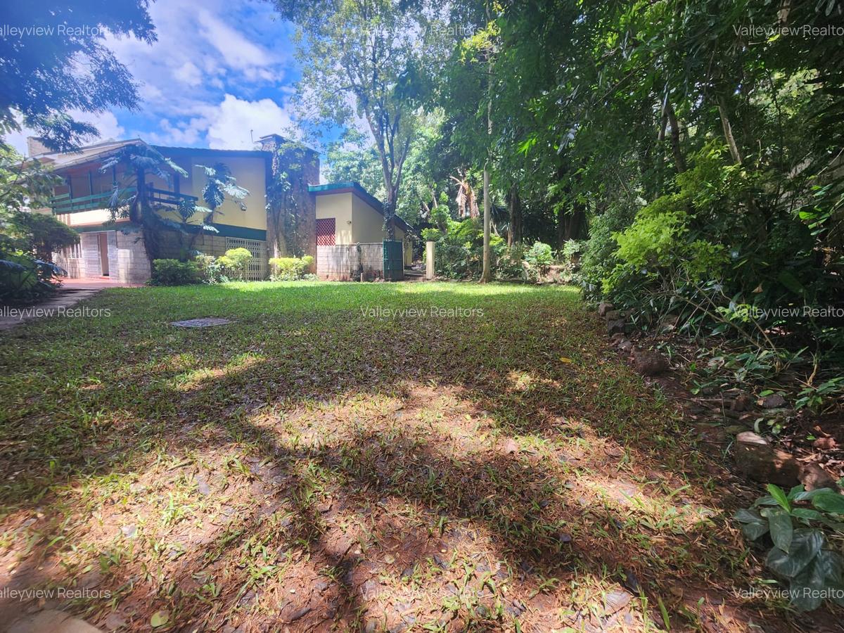 5 Bed Townhouse with En Suite at Lavington - 1