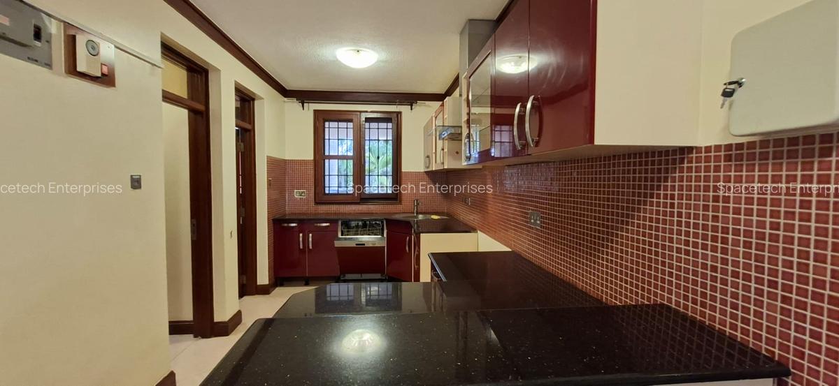 4 Bed Townhouse with En Suite in Hill View - 6