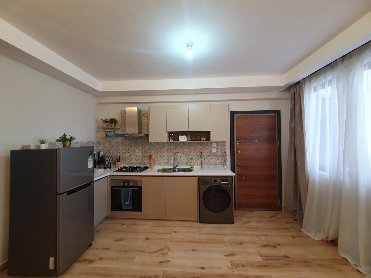 Serviced 1 Bed Apartment with En Suite at Westlands Rd - 4