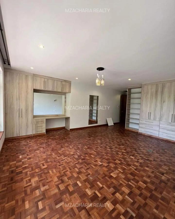 5 Bed Townhouse with En Suite in Lavington - 11