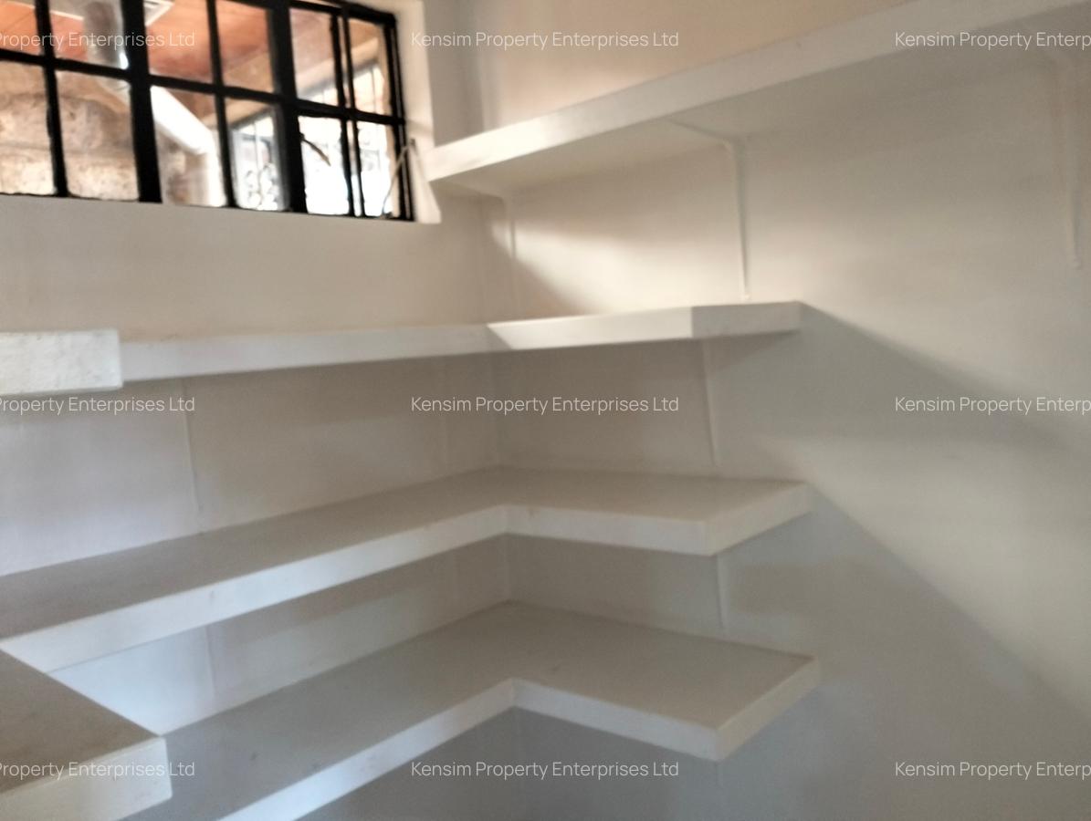 5 Bed Townhouse with En Suite in Lavington - 18