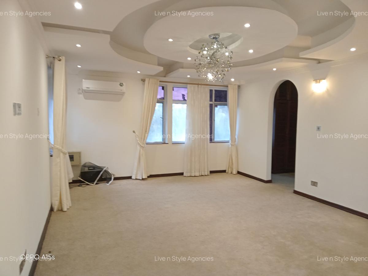 4 Bed House with En Suite in Runda - 11