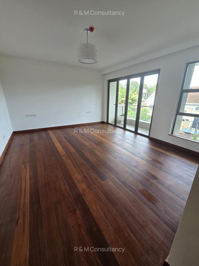 4 Bed House with En Suite at Two Rivers Mall - 18