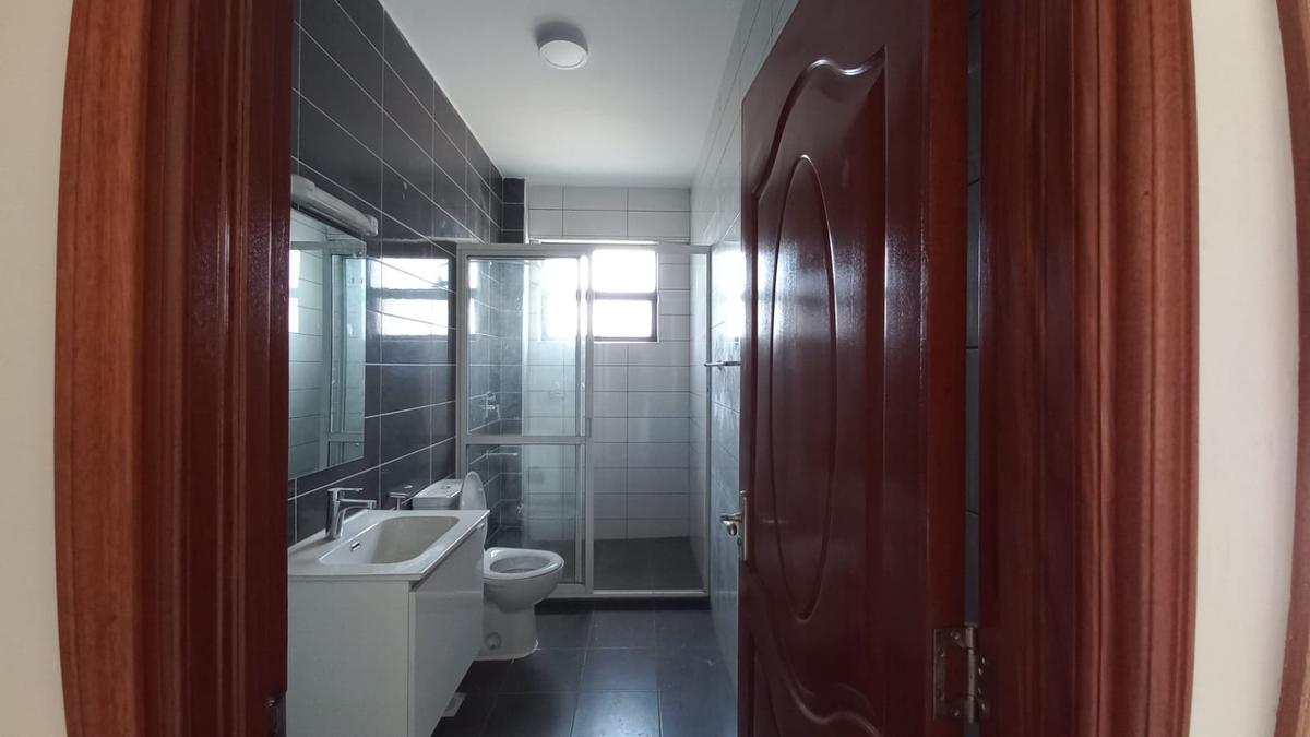 3 Bed Apartment with En Suite at 2Nd Avenue - 5