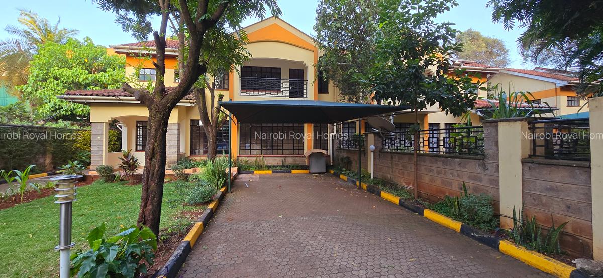 4 Bed Townhouse with En Suite at Lavington Road Garden - 3