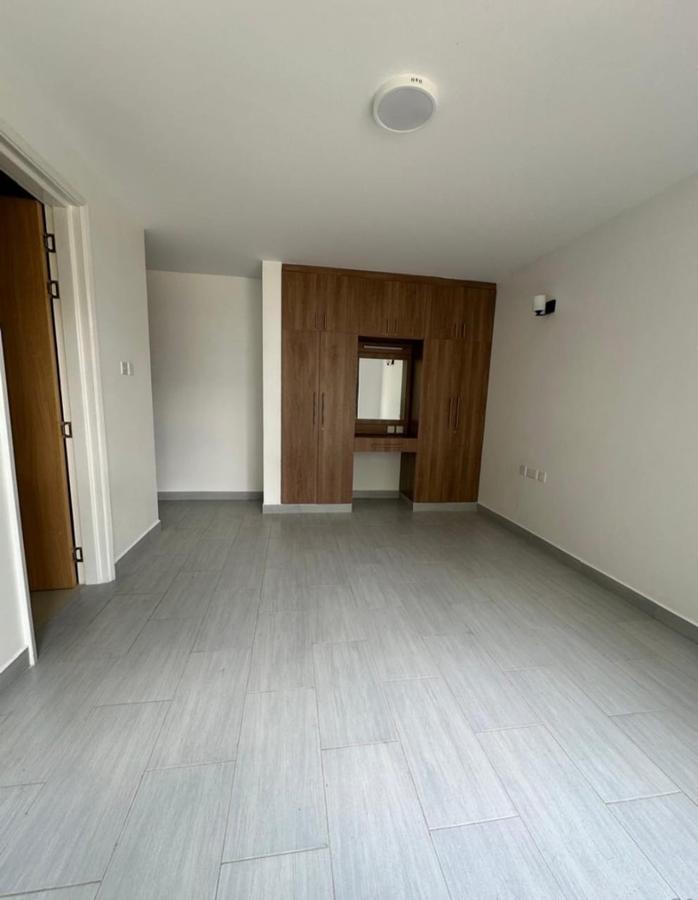 2 Bed Apartment with En Suite at Lavington - 5